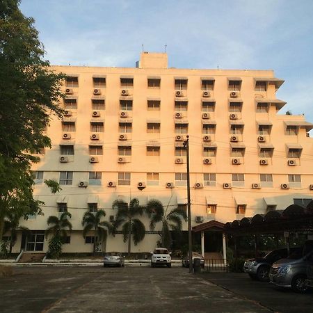Paradorn Inn Chumphon Exterior photo
