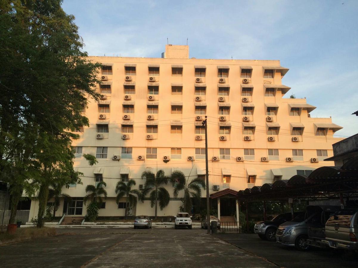 Paradorn Inn Chumphon Exterior photo