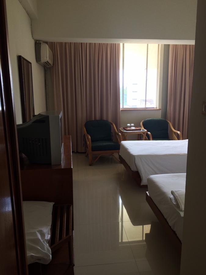 Paradorn Inn Chumphon Exterior photo