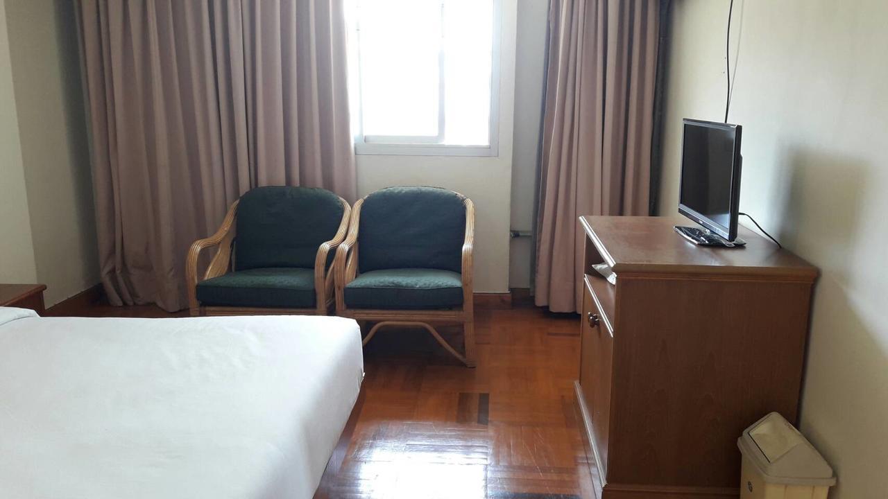 Paradorn Inn Chumphon Exterior photo