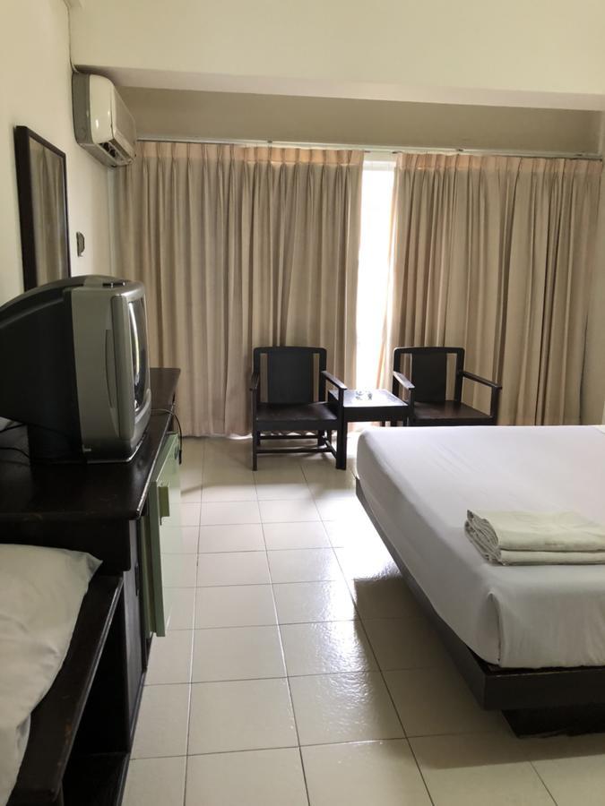 Paradorn Inn Chumphon Exterior photo