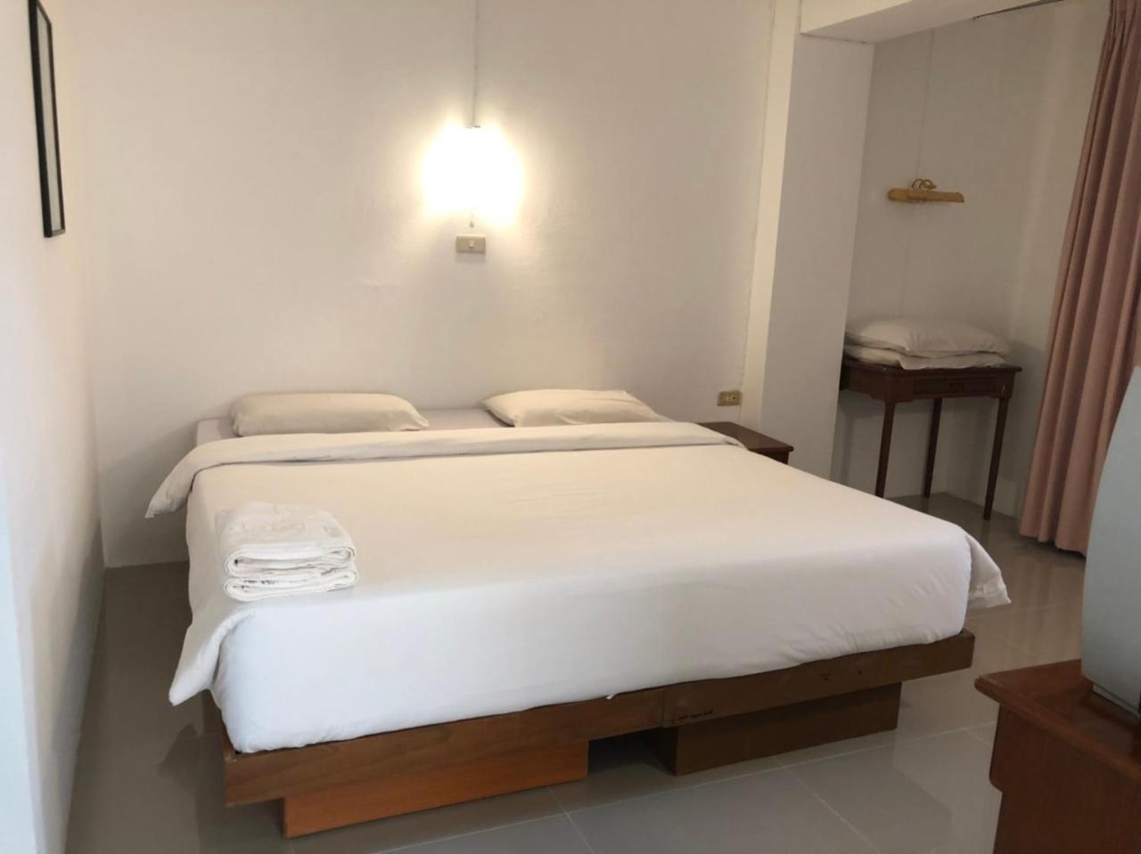 Paradorn Inn Chumphon Exterior photo